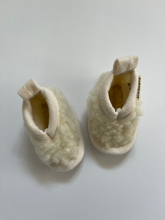 Milk booties 0-3 months